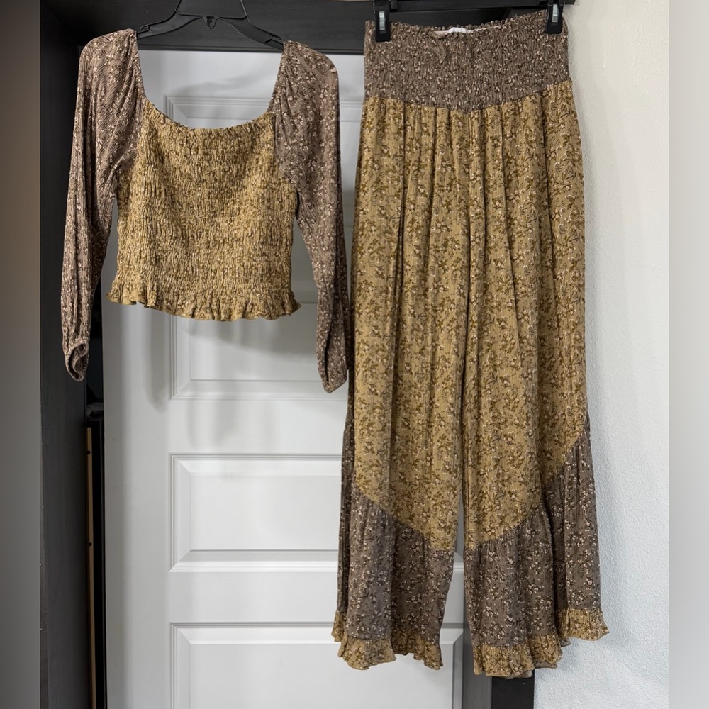 White Birch Brown and Green Smocked Set women’s size S
